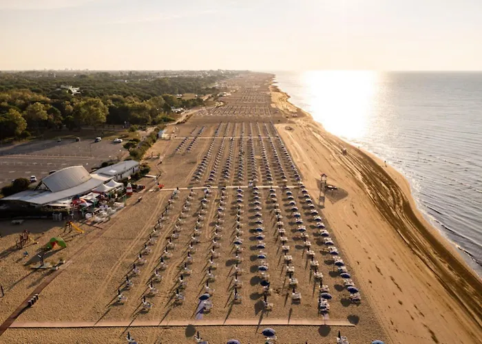 Appartement Homely Flat With Private Garden And Common Pool