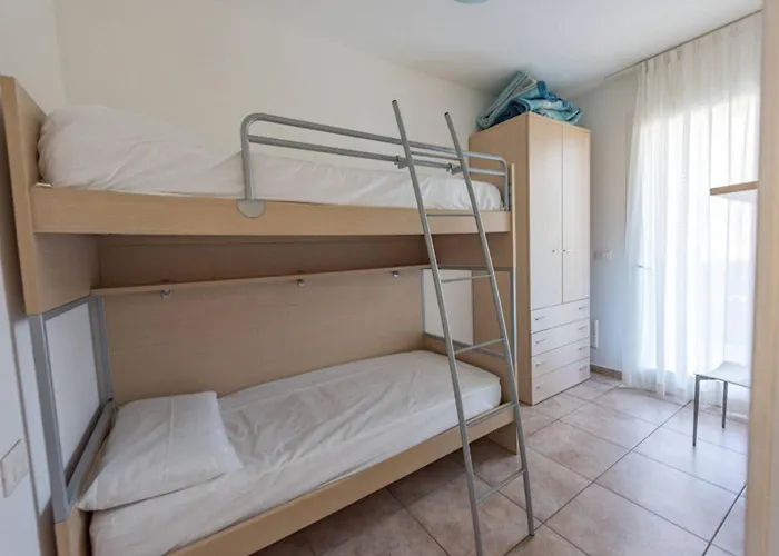 Homely Flat With Private Garden And Common Pool *