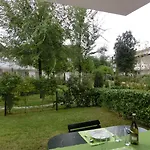 Апартаменти Homely Flat With Private Garden And Common Pool Бібіоне