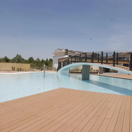 Homely Flat With Private Garden And Common Pool Apartamento