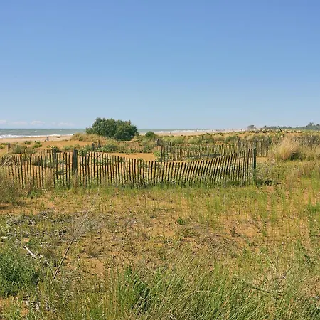 شقة Homely Flat With Private Garden And Common Pool