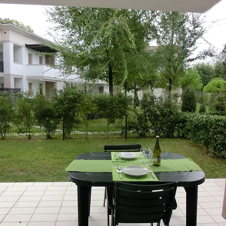 Homely Flat With Private Garden And Common Pool بيبيوني