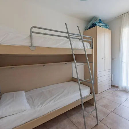 Homely Flat With Private Garden And Common Pool *