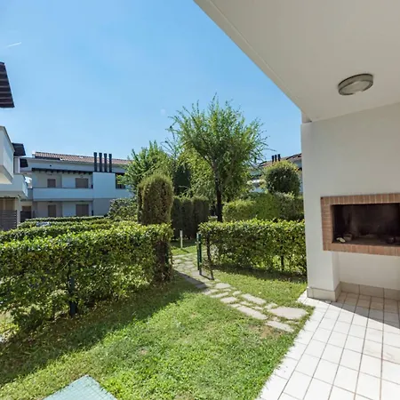 Homely Flat With Private Garden And Common Pool Διαμέρισμα Μπιμπιόνε