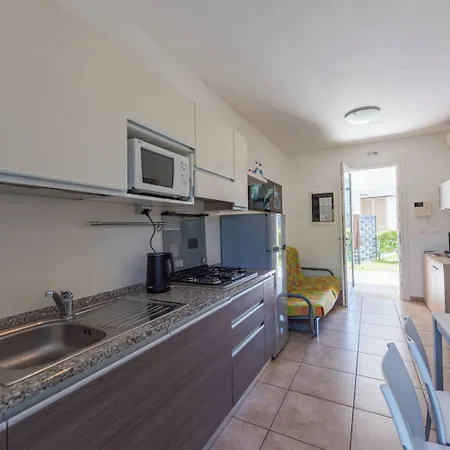Homely Flat With Common Pool And Solarium Lägenhet