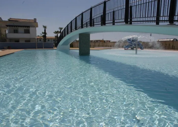 Homely Flat With Private Garden And Common Pool Apartmán *