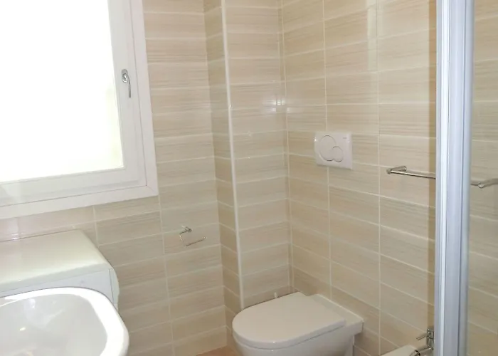 Appartamento Homely Flat With Private Garden And Common Pool