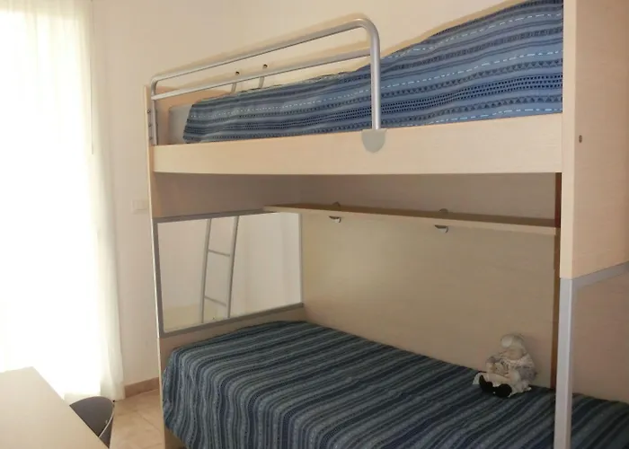 Homely Flat With Private Garden And Common Pool Apartmán *